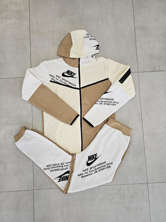TECH FLEECE crema nuevo